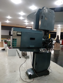 دستگاه پخش فیلم های سینمایی35 میلیمتری (آپارات)